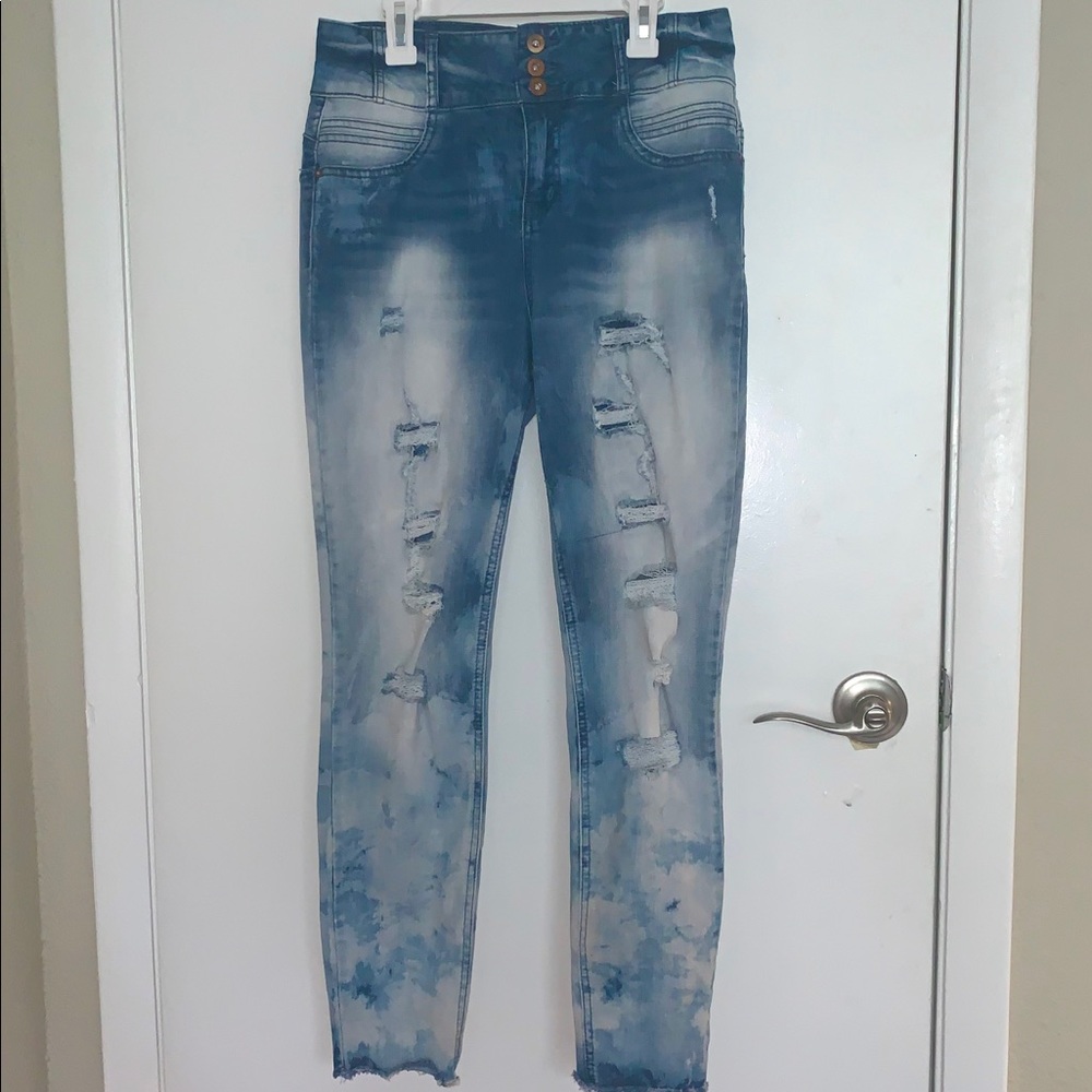 Ripped skinny jeans
